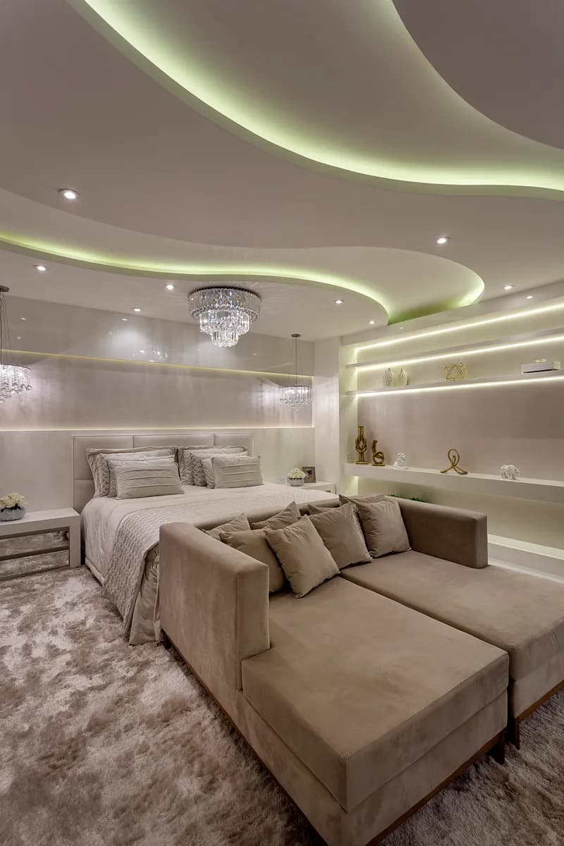 Suíte máster é destaque em projeto de designer de interiores