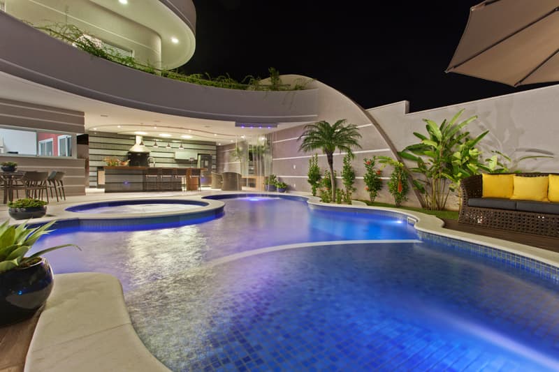 Arquitetura das curvas nas piscinas