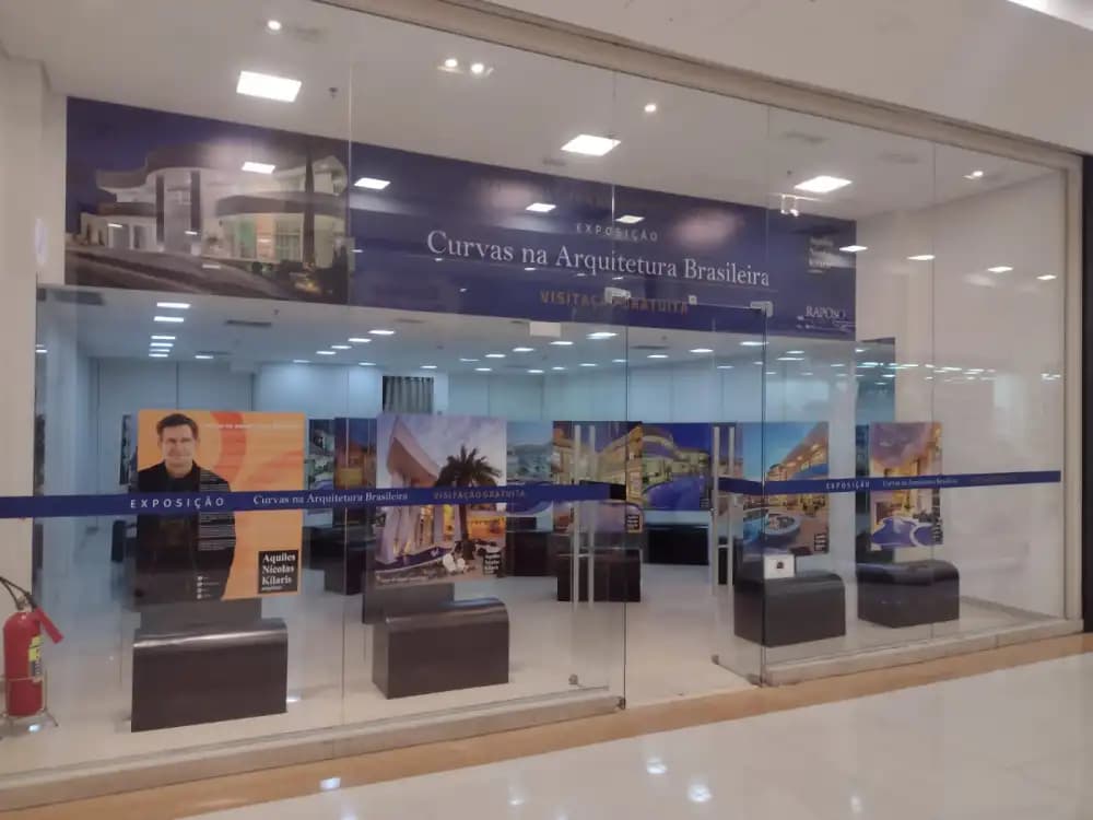 Exposição “Curvas na Arquitetura Brasileira” no Raposo Shopping