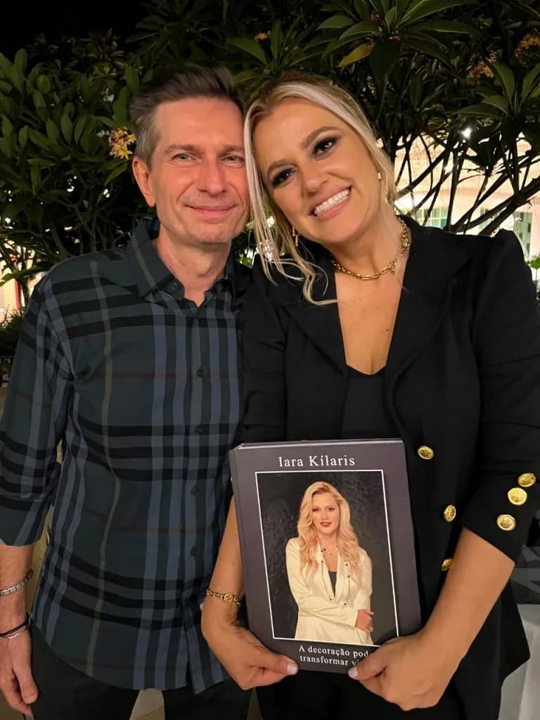 NOITE DE AUTÓGRAFO IARA KILARIS